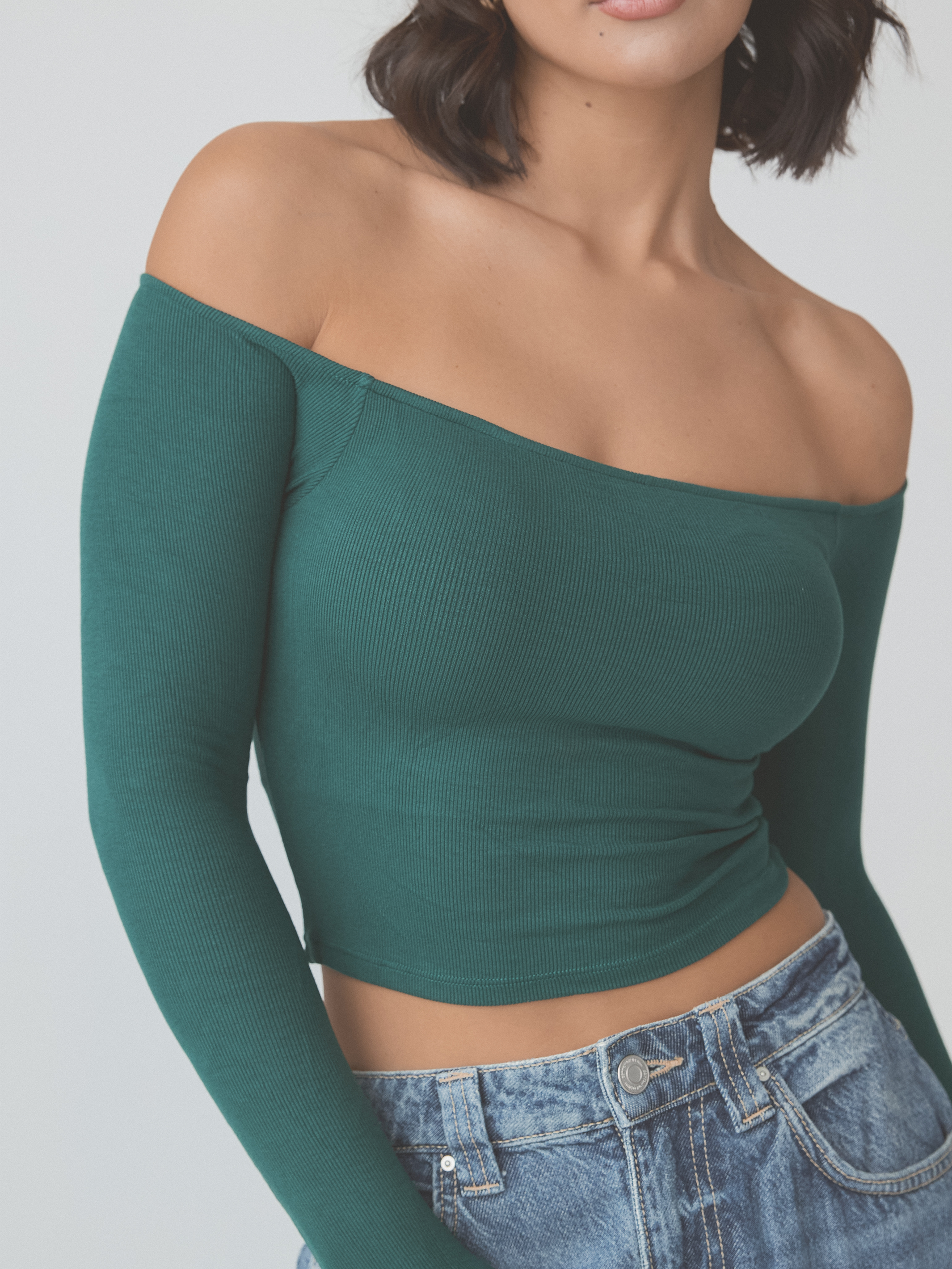 Ribbed Off-Shoulder Crop – Built-In Padding