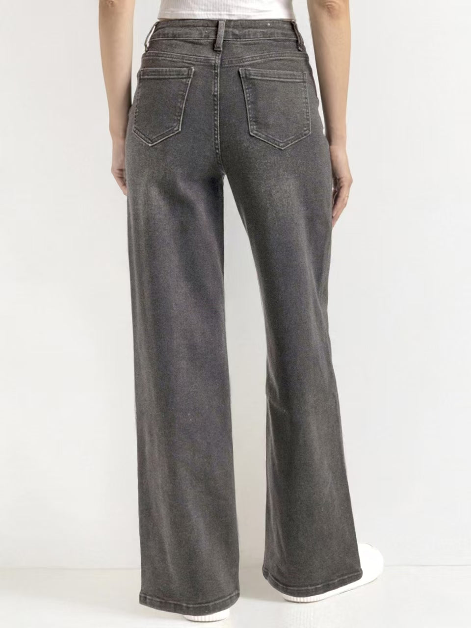 Mid-Rise Stretch Wide-Leg Jeans β Multi-Pocket Design
