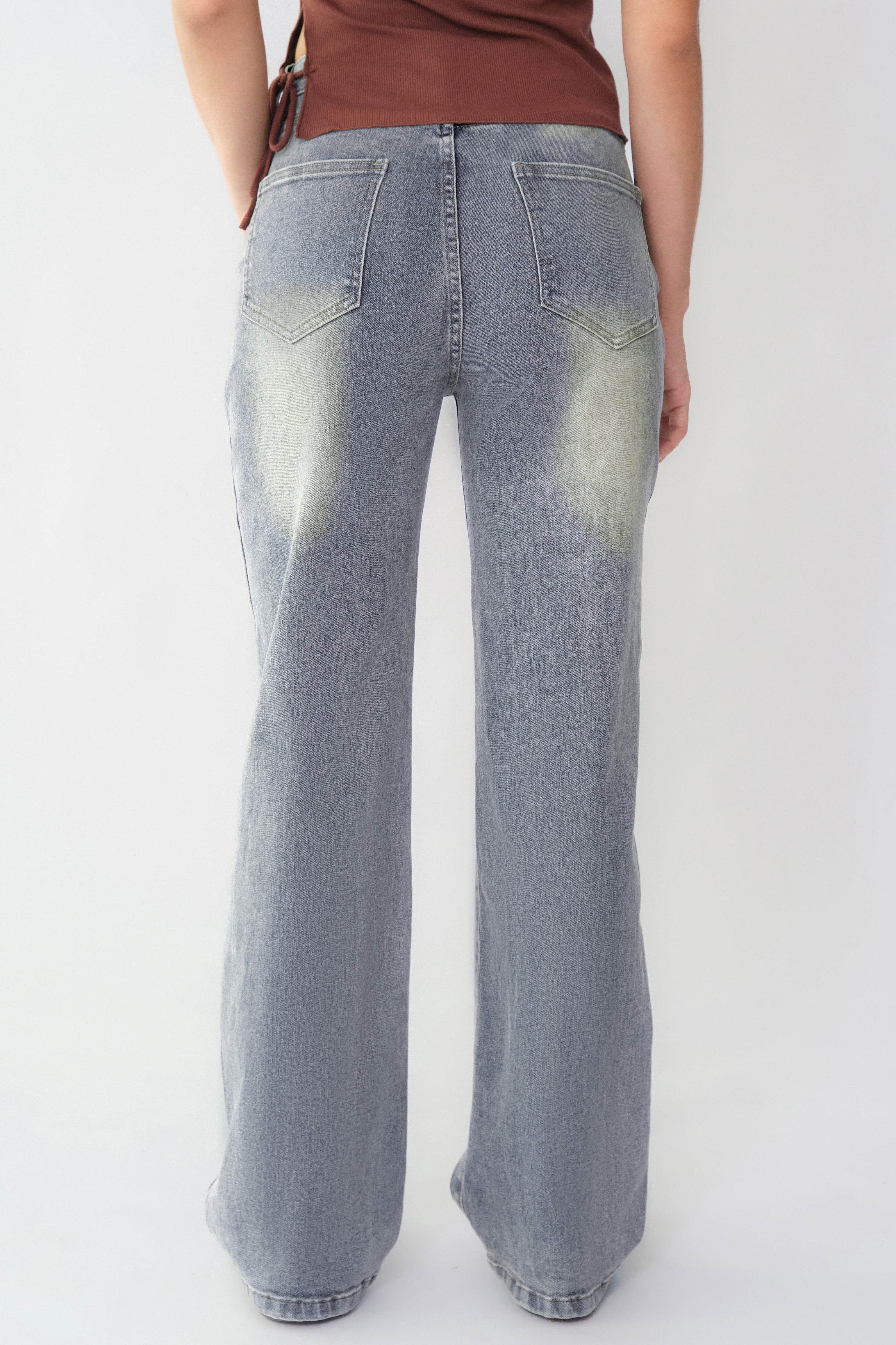 Mid-Rise Stretch Wide-Leg Jeans β Multi-Pocket Design