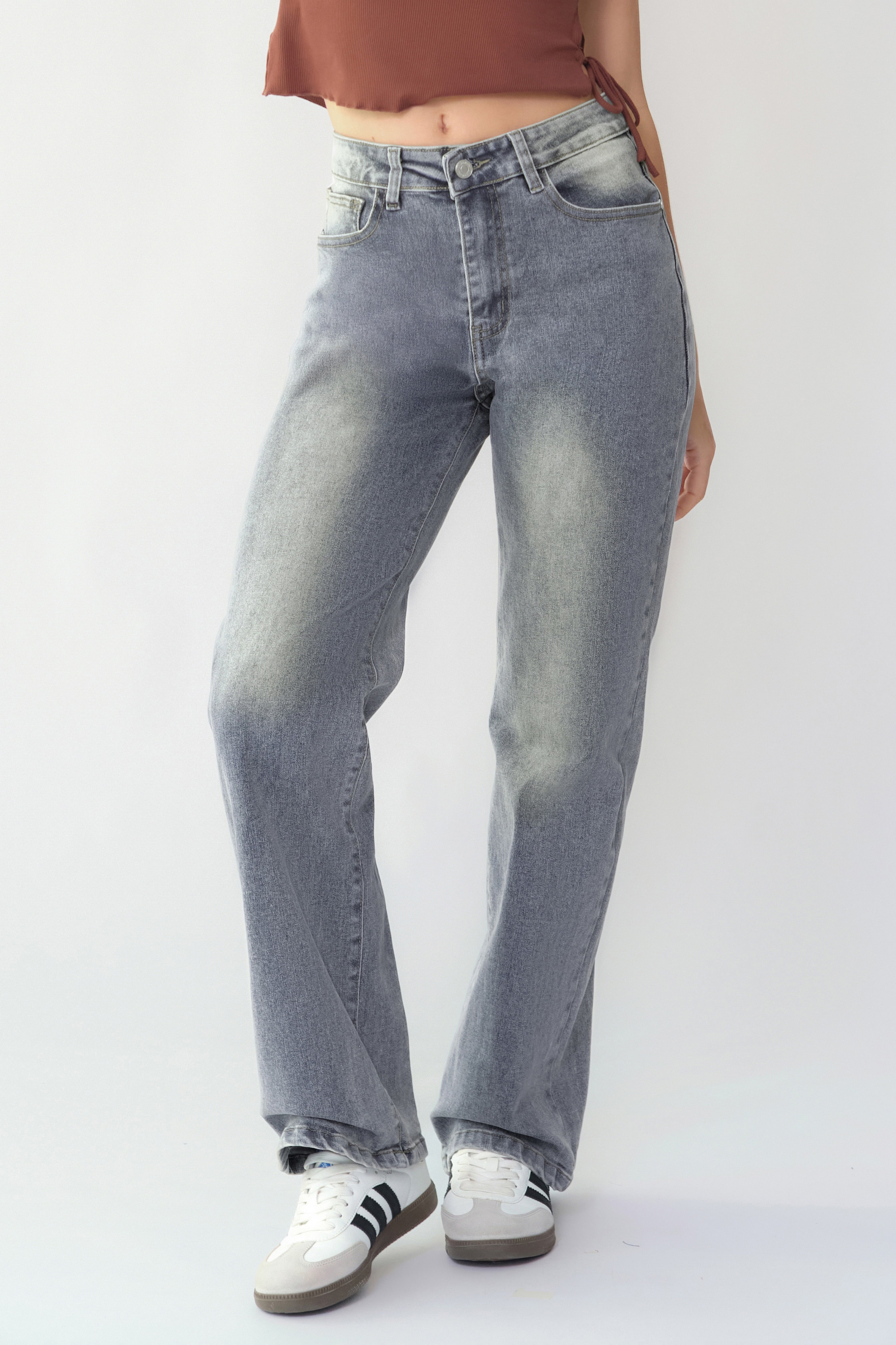 Mid-Rise Stretch Wide-Leg Jeans β Multi-Pocket Design