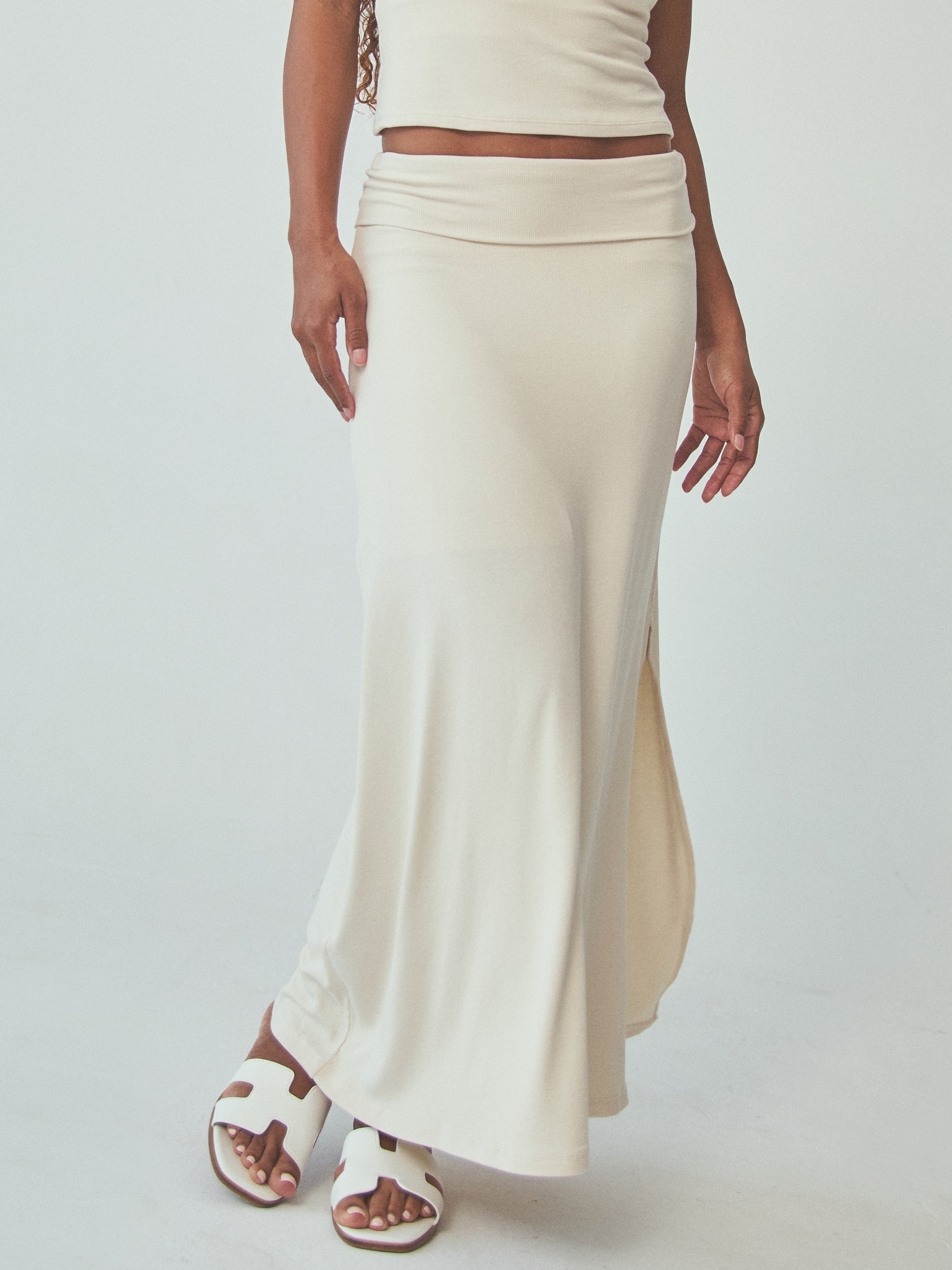 Fold-Over Ribbed Maxi Skirt – Side Slit Fit