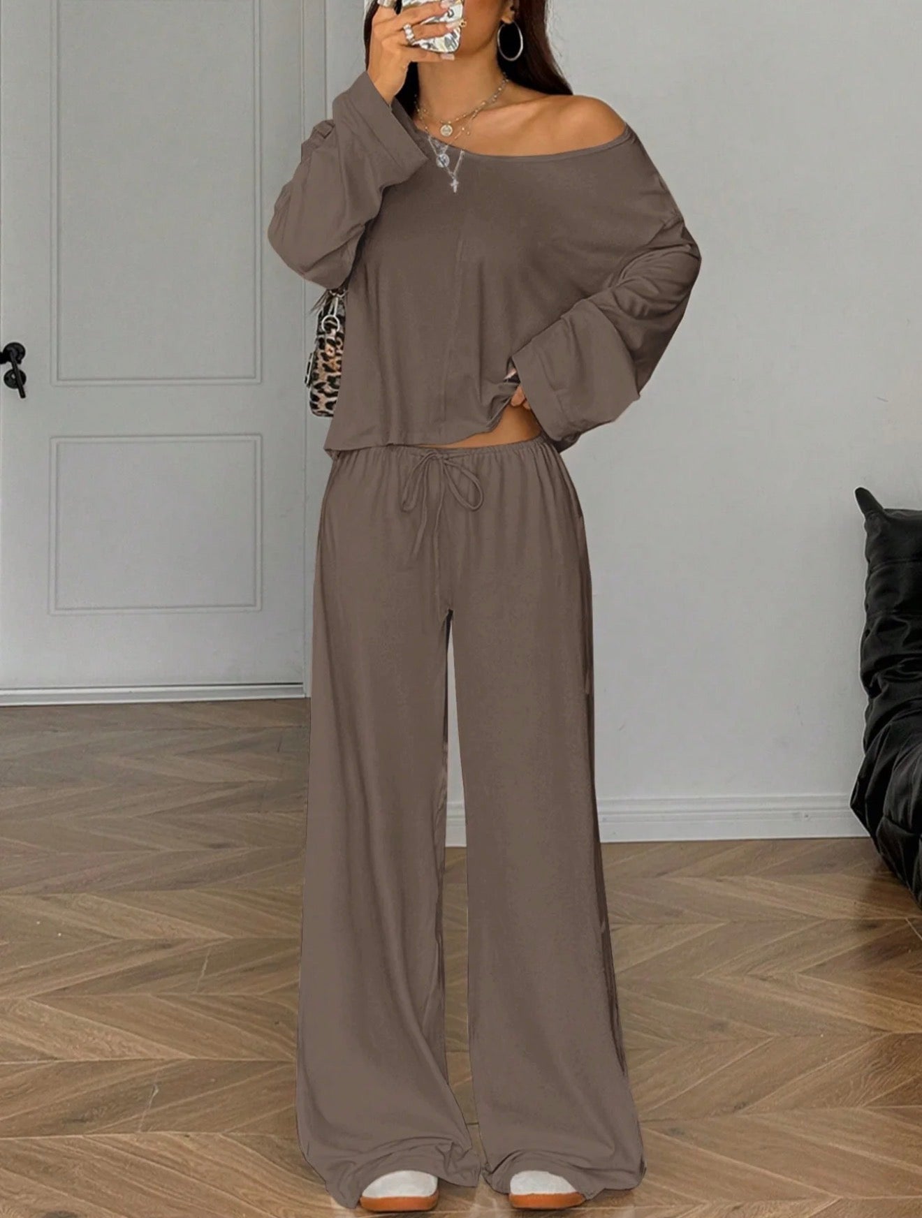 The Soft Lounge Set – Effortless Elegance, All-Day Comfort