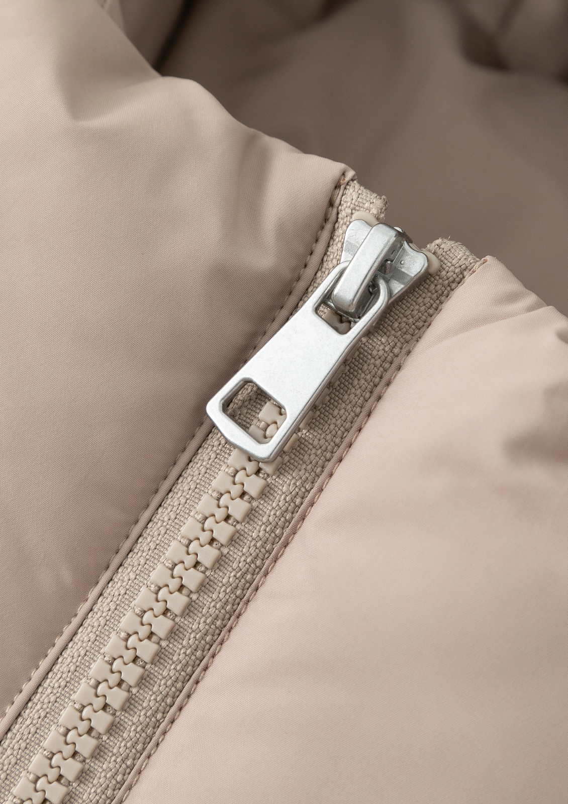 Thermal Puffer Jacket – Removable Hood & Deep Pockets