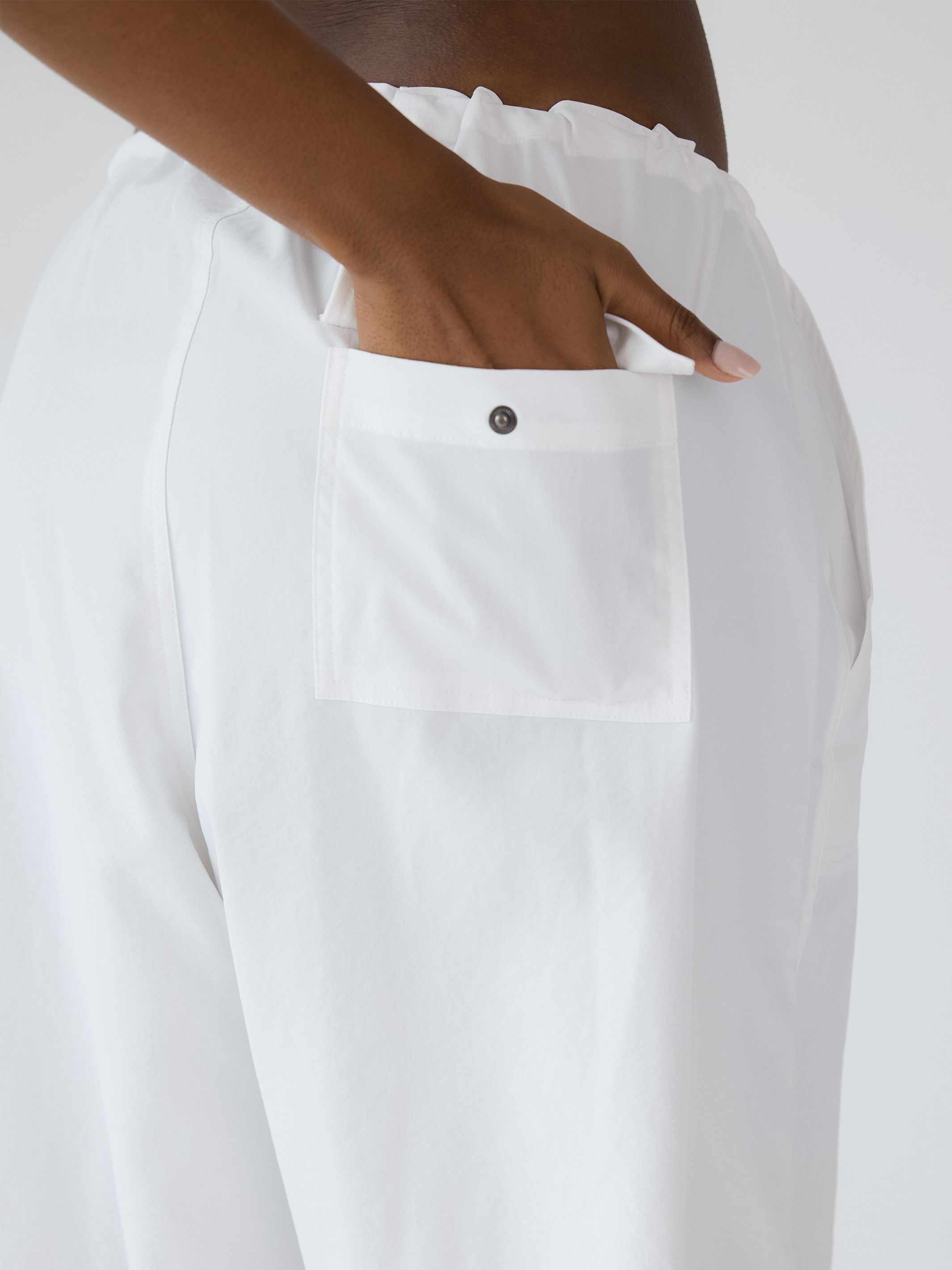 Adjustable Parachute Pants – Oversized Mid-Rise Fit