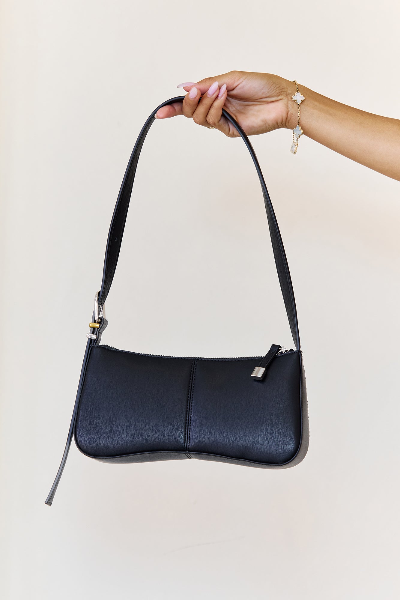 Btanzie Shoulder Bag Black