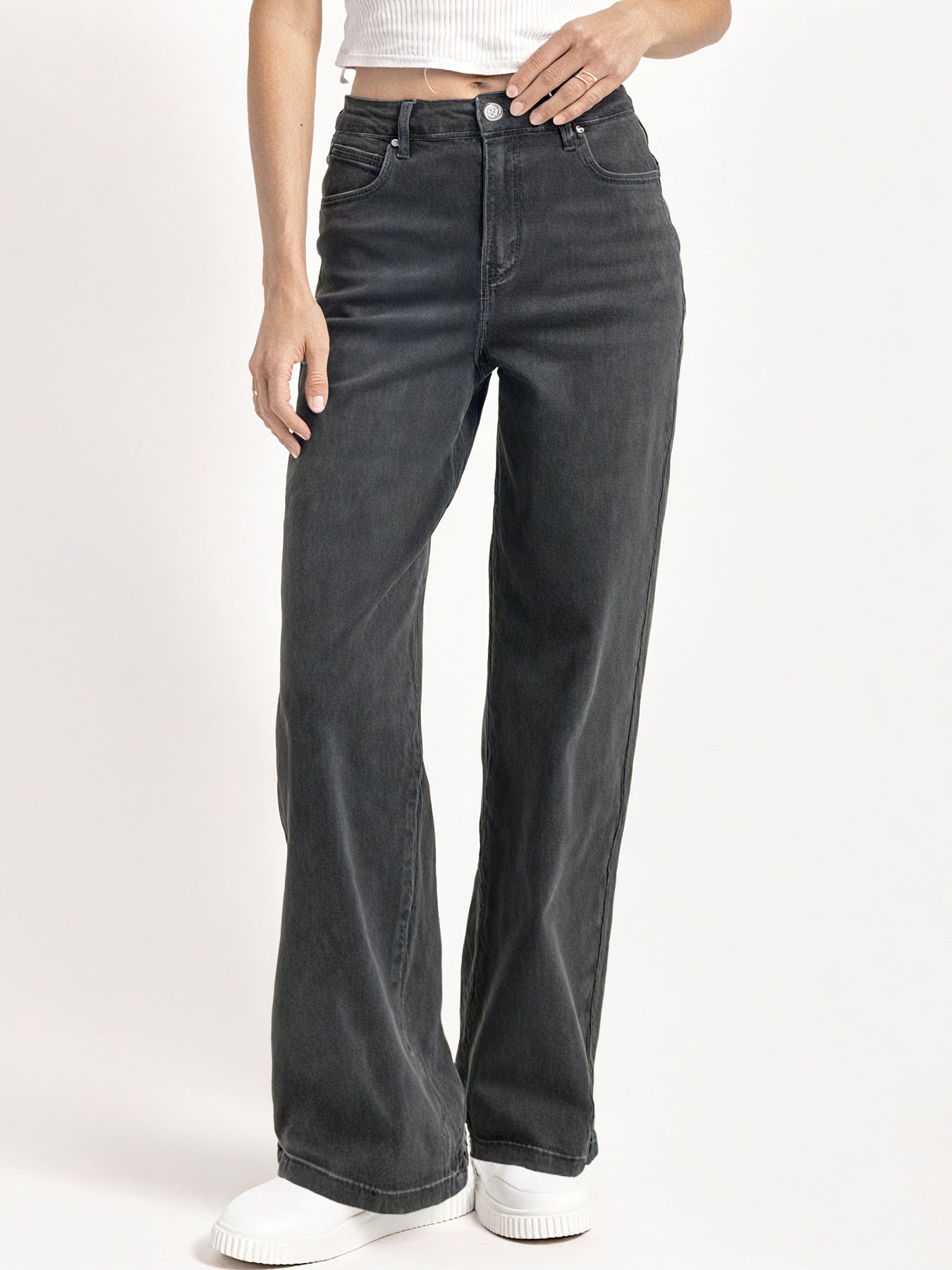 Mid-Rise Stretch Wide-Leg Jeans – Multi-Pocket Design