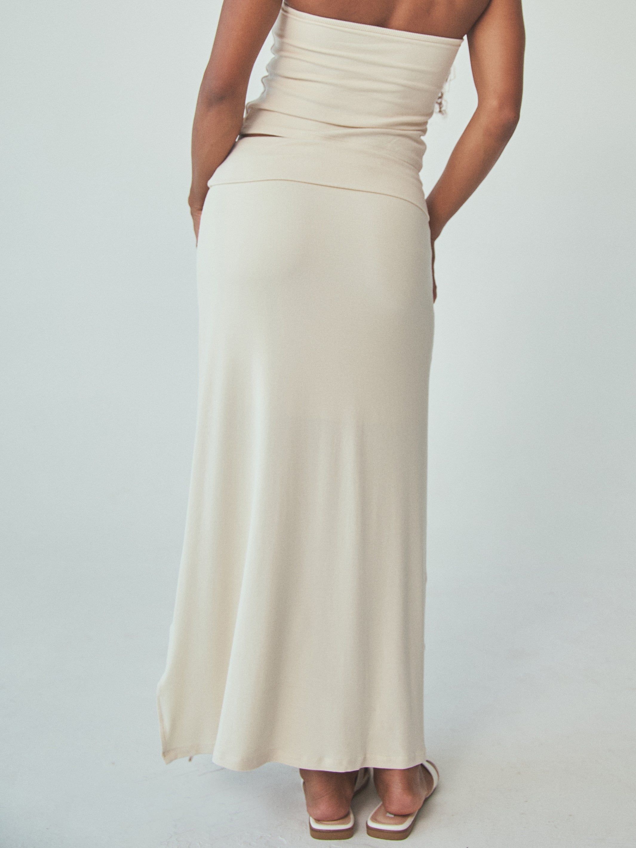 Fold-Over Ribbed Maxi Skirt – Side Slit Fit