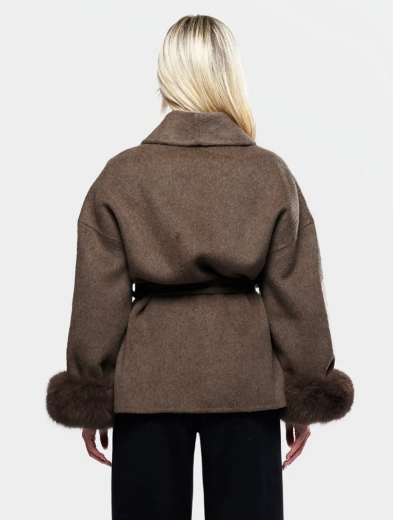 Wool Coat – Refined Warmth, Timeless Elegance