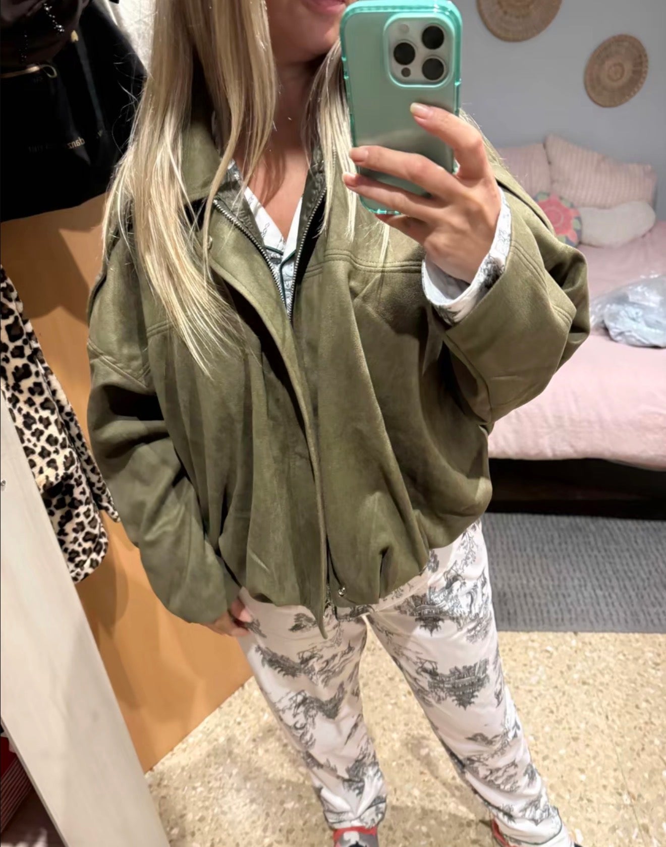 PHOTO Vintage Oversized Suede Bomber Jacket - Relaxed Zip Fit